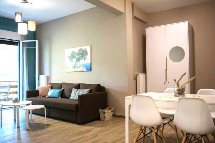 Chic And Minimal Apartment Close To Thissio Metro Athens Ngoại thất bức ảnh