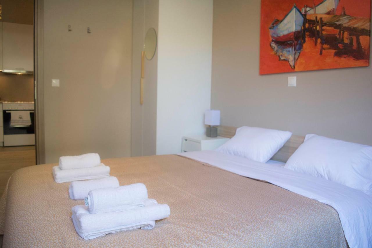 Chic And Minimal Apartment Close To Thissio Metro Athens Ngoại thất bức ảnh