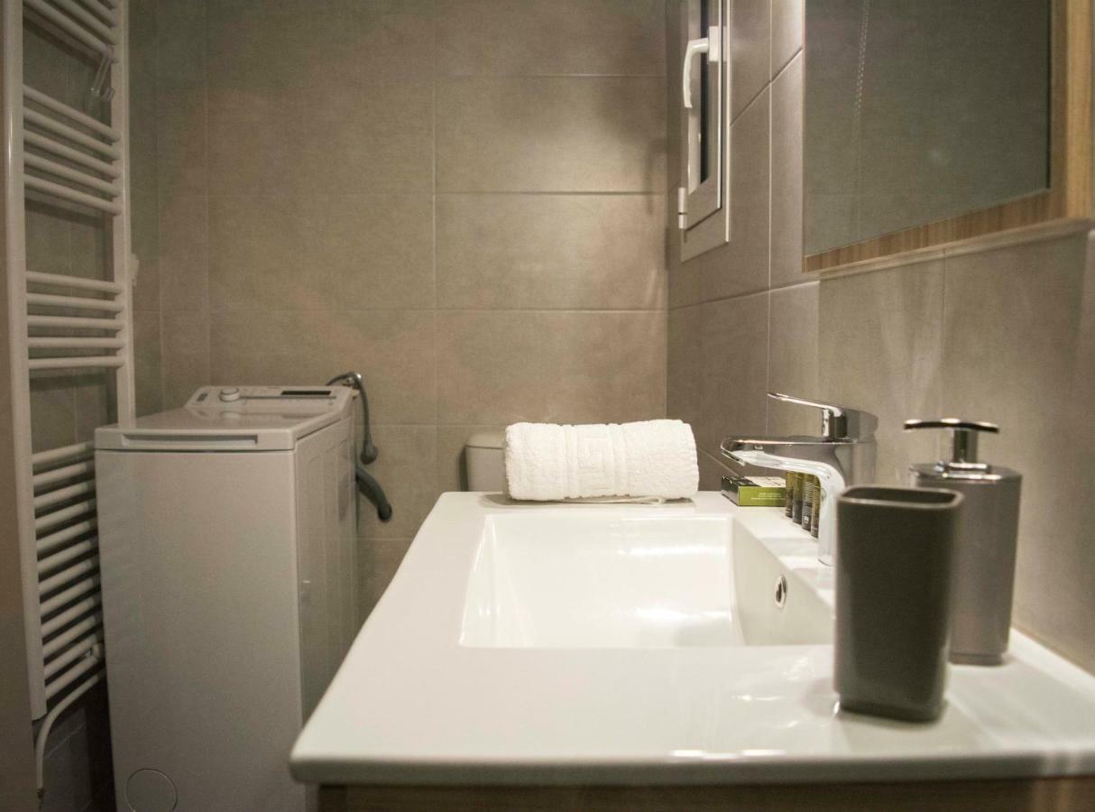 Chic And Minimal Apartment Close To Thissio Metro Athens Ngoại thất bức ảnh