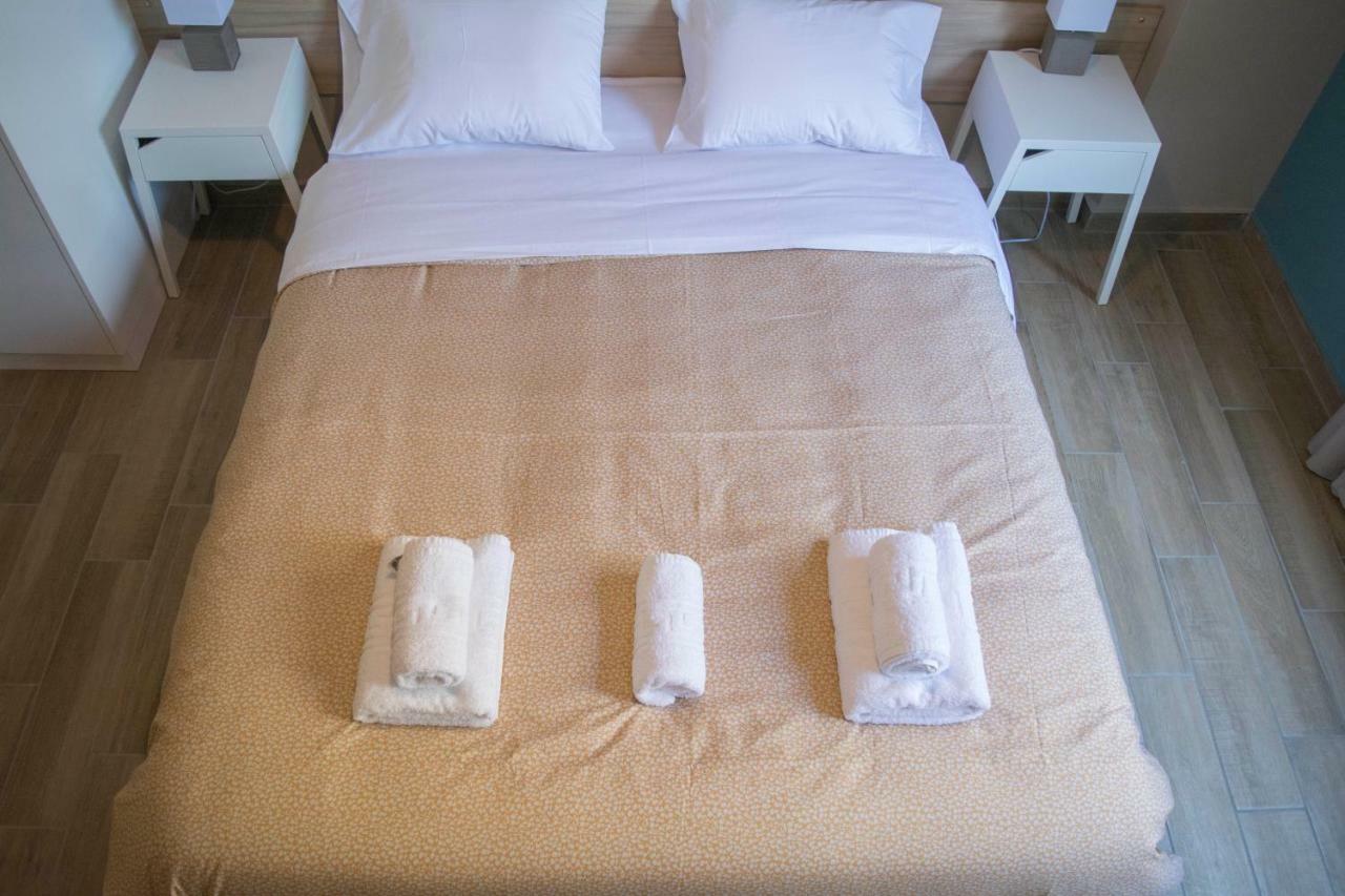 Chic And Minimal Apartment Close To Thissio Metro Athens Ngoại thất bức ảnh